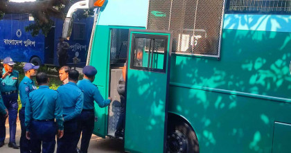 সবুজ প্রিজনভ্যানে ট্রাইব্যুনালে হাজির দুই সেনা কর্মকর্তা