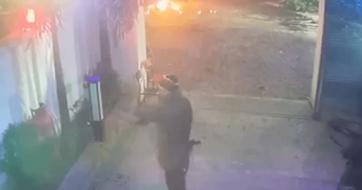 জামালপুরে কারখানায় গুলি ও পেট্রোল বোমা বিস্ফোরণ, আটক পাঁচ