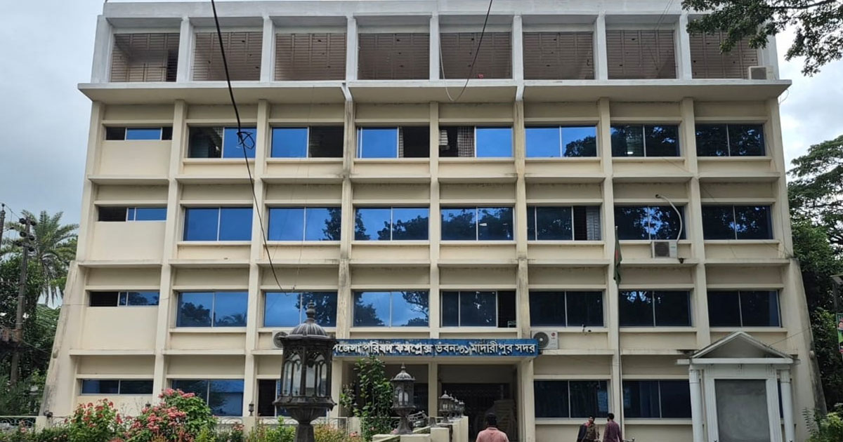 কাজ পেতে কর্মকর্তাদের দিতে হয় কমিশন; উন্নয়নের নামে বাস্তবে ফাঁকা বুলি