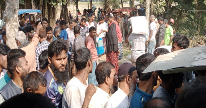 বগুড়ায় সারের জন্য হাহাকার; দীর্ঘ লাইনে দাঁড়িয়েও পাচ্ছে না চাহিদা মতো