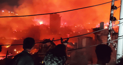 কড়াইল বস্তিতে ভয়াবহ আগুন, নিয়ন্ত্রণে ফায়ার সার্ভিসের ১৫ ইউনিট
