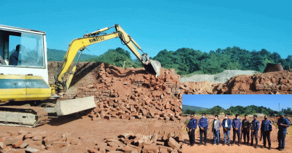 দুটি অবৈধ ইটভাটার কিলন ভেঙে গুড়িয়ে দিলো প্রশাসন