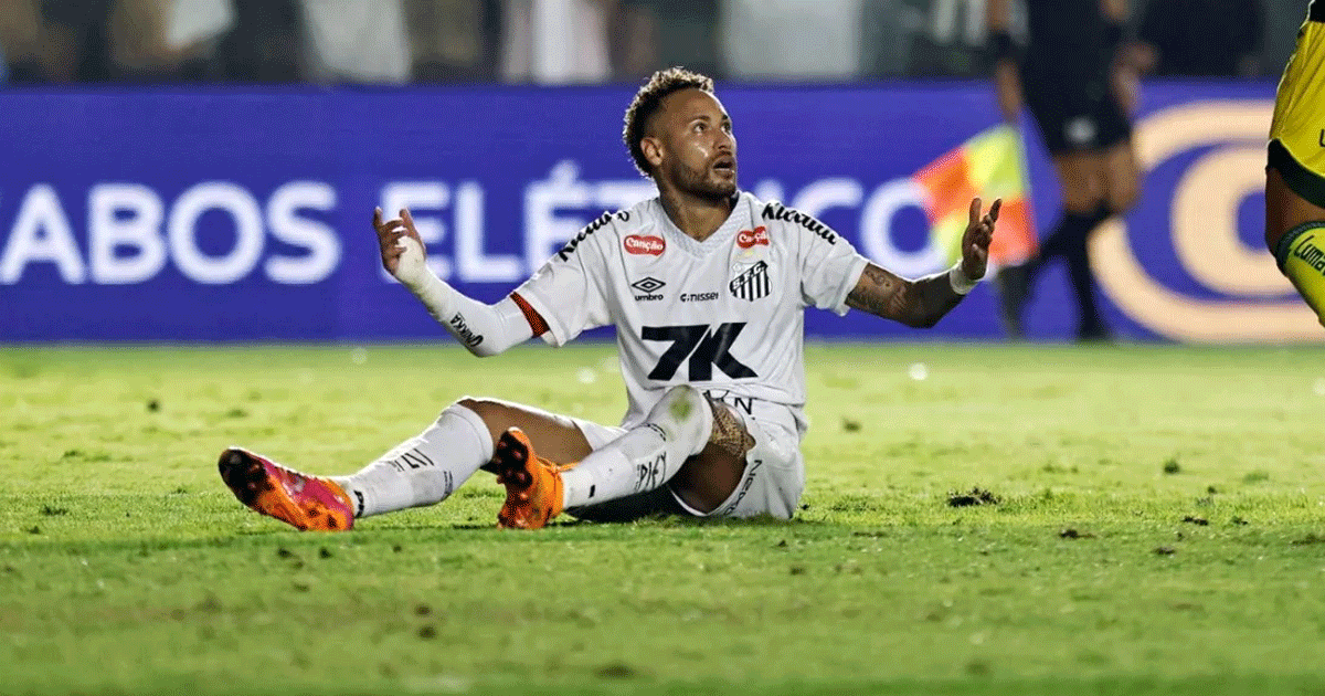 নেইমারের হাঁটুতে চোট, চলতি বছর আর নামতে পারবেন না মাঠে