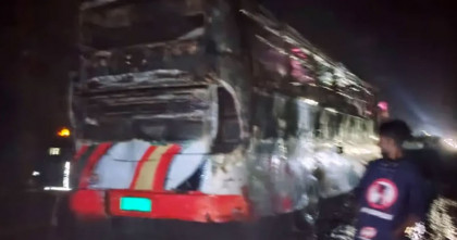 লক্ষ্মীপুরে যাত্রীবাহী বাসে আগুন