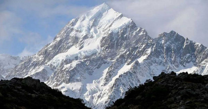 নিউজিল্যান্ডের সর্বোচ্চ পর্বতশৃঙ্গের চূড়ায় উঠতে গিয়ে নিহত দুই 