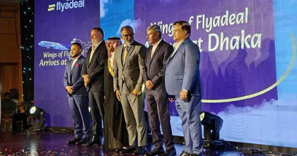 কম খরচের এয়ারলাইন্সের বাড়তি ভাড়া কার পকেটে যায়, প্রশ্ন উপদেষ্টার