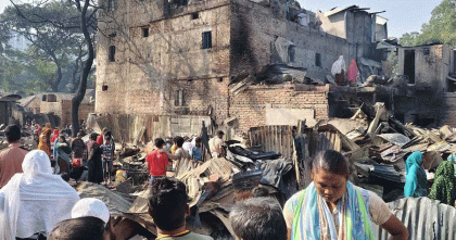 পুরোপুরি নিভেছে কড়াইল বস্তির আগুন