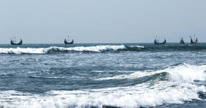 নৌকা ও ট্রলারকে গভীর সাগরে না যেতে আবহাওয়া অধিদপ্তররের নির্দেশনা