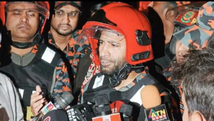 কড়াইল বস্তিতে আগুনে পুড়ে ছাই ১৫০০ ঘর