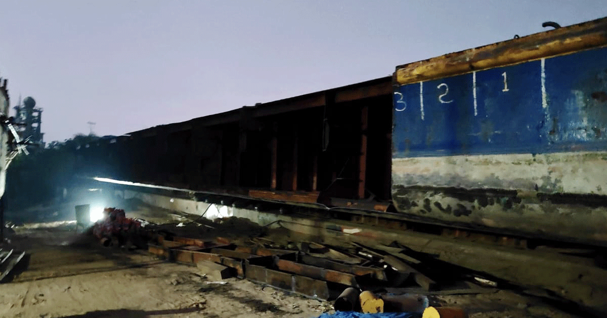 নারায়ণগঞ্জে জাহাজ কেটে বিক্রির অভিযোগ ছাত্রদল নেতার বিরুদ্ধে