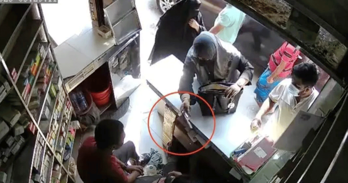 ফার্মেসিতে পিস্তল উঁচিয়ে যুবলীগ নেতার স্ত্রীর হুমকি