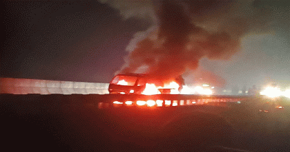 ঢাকা–সিরাজগঞ্জ মহাসড়কে পিকআপে রহস্যজনক আগুন