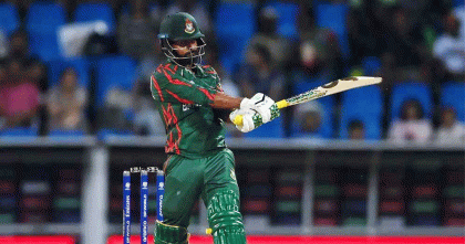 ব্যাটিং বিপর্যয়ে হার, বিফলে হৃদয়ের ঝড়ো ফিফটি