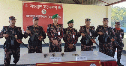 চাঁপাইনবাবগঞ্জে অস্ত্রের চালান উদ্ধার