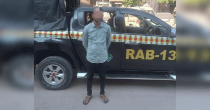 র‌্যাবের যৌথ অভিযানে গনধর্ষণ মামলার আসামি গ্রেপ্তার