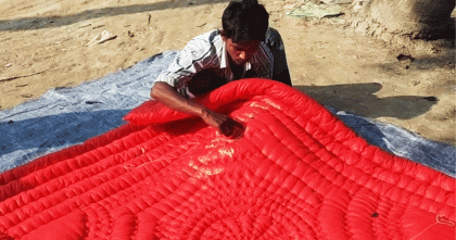 লেপের কাভার সব সময় লাল কাপড়ে হয় কেন?