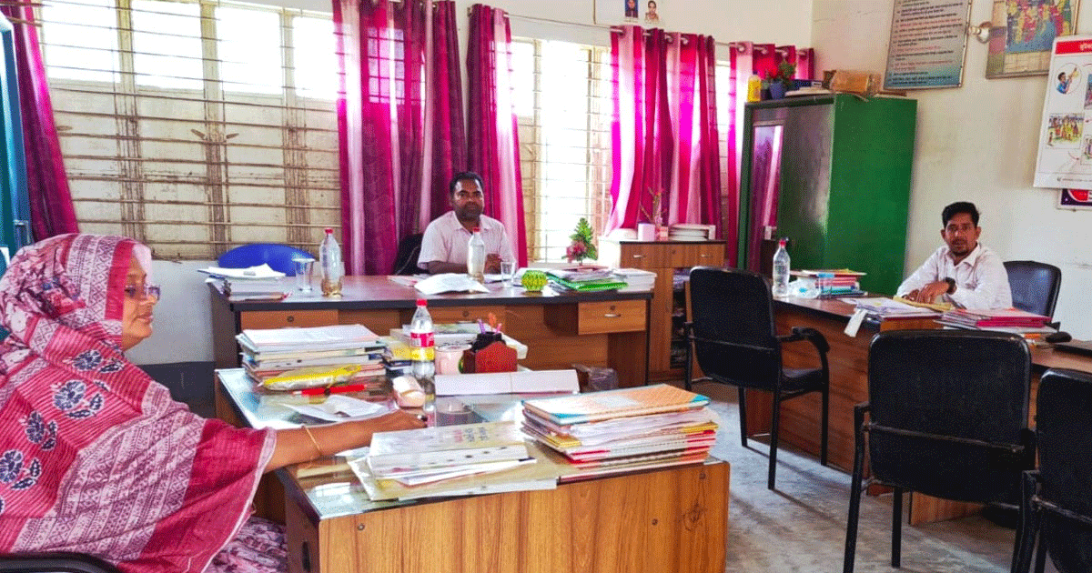 প্রাথমিক শিক্ষকদের কর্মবিরতি চলছে