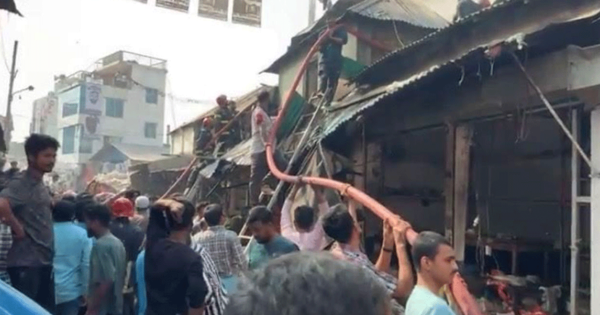 কালিয়াকৈরের সফিপুর বাজারে আগুন