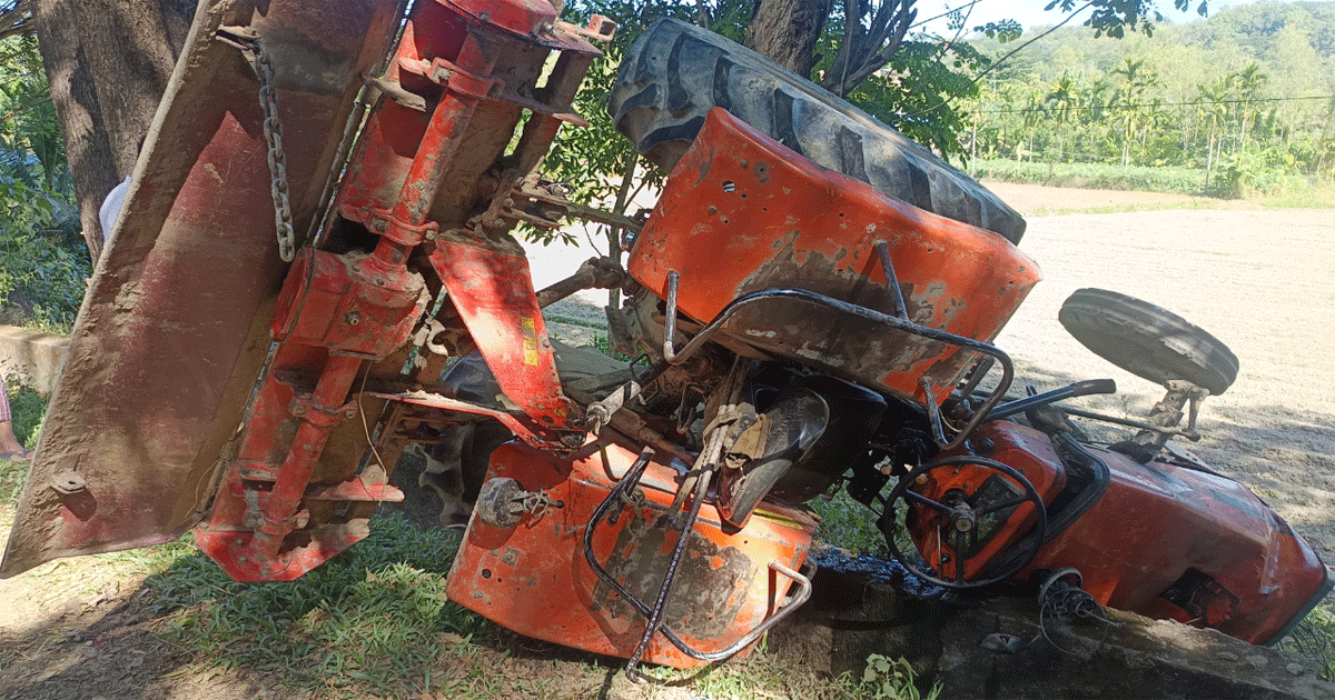 লামায় ট্রাক্টর উল্টে যুবক নিহত, আহত চার