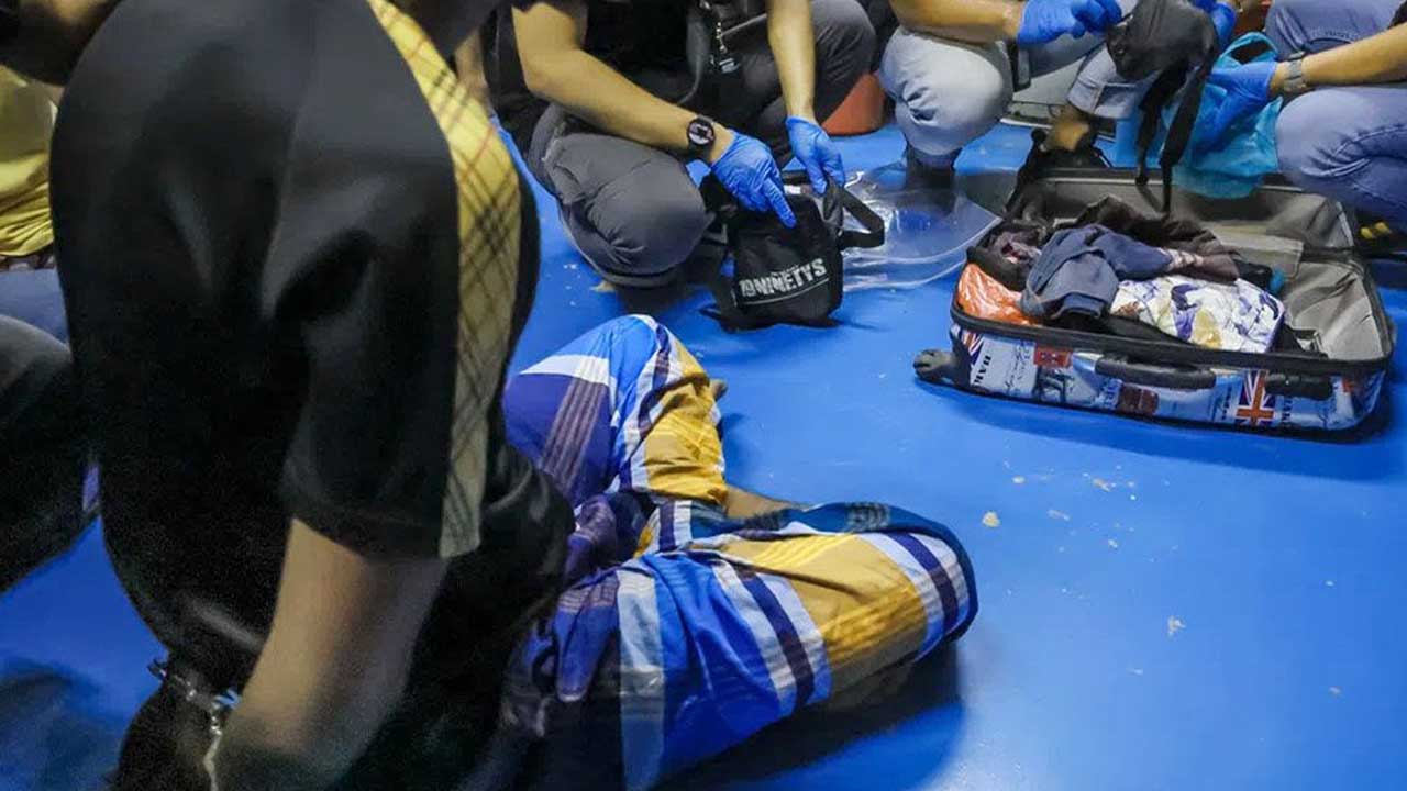 সিঙ্গাপুরে মাদক সেবনের অভিযোগে গ্রেপ্তার ১১ বাংলাদেশি