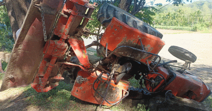 লামায় ট্রাক্টর উল্টে যুবক নিহত, আহত চার