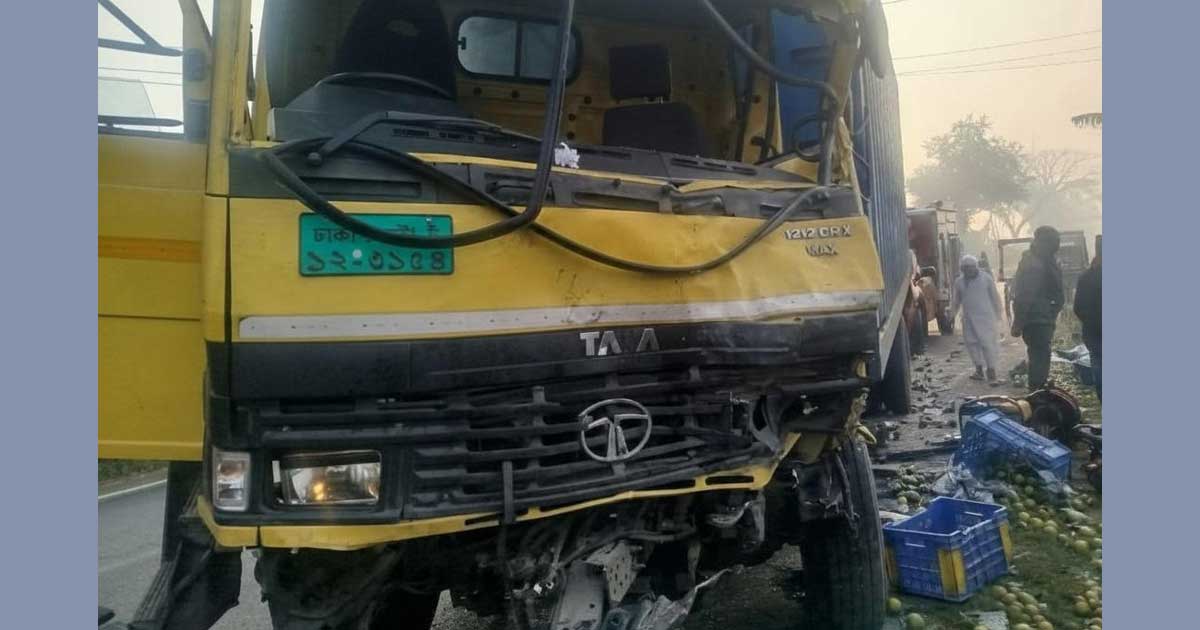 ফরিদপুরে পিকআপ ও কাভার ভ্যানের সংঘর্ষে নিহত এক, আহত দুই   