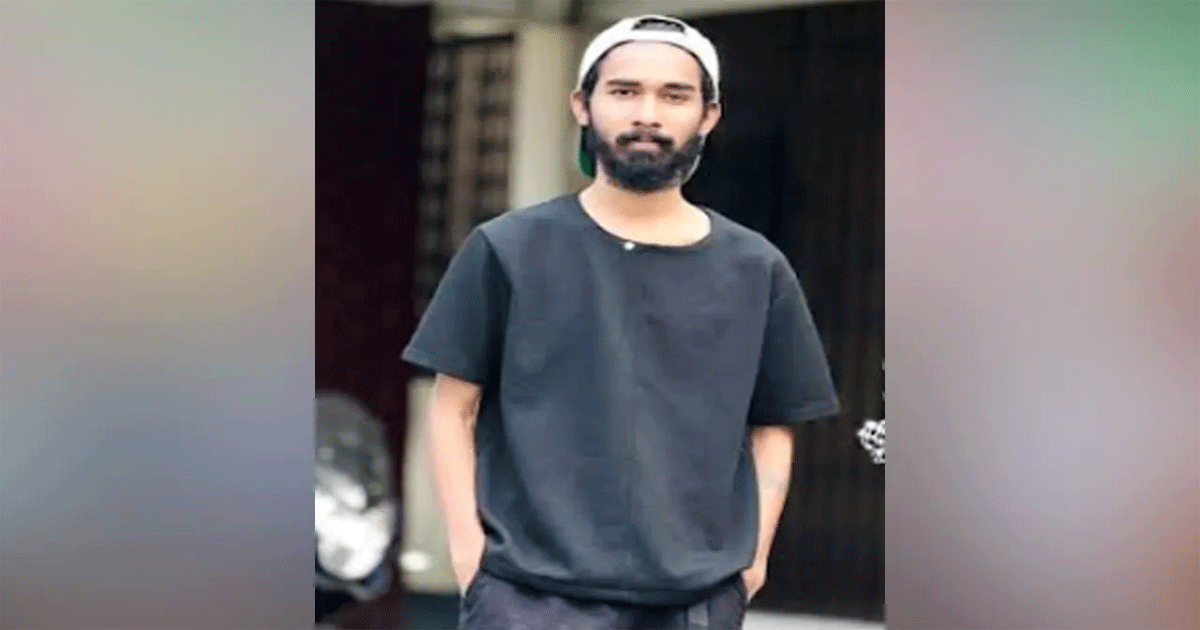 বন্ধুকে কুপিয়ে হত্যার কারণ জানালেন অস্ত্র হাতে থানায় যাওয়া যুবক