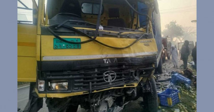 ফরিদপুরে পিকআপ ও কাভার ভ্যানের সংঘর্ষে নিহত এক, আহত দুই   