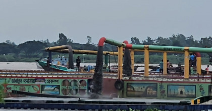 অবৈধ বালু উত্তোলনের মহোৎসব; ভাঙনের কবলে ফসলি জমি