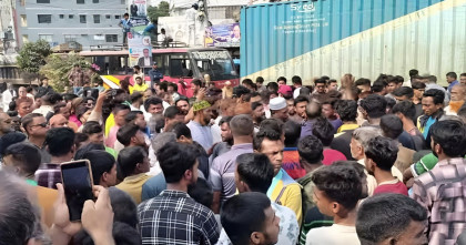 সিরাজগঞ্জে ট্রাক শ্রমিকদের কার্যালয় ভাঙচুরের প্রতিবাদে সড়ক অবরোধ