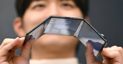 স্যামসাংয়ের প্রথম মাল্টি-ফোল্ডিং ফোন উন্মোচন