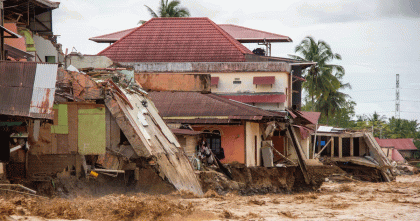 ইন্দোনেশিয়ায় বন্যায় মৃতের সংখ্যা বেড়ে ৬৩১