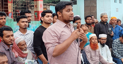 কেউ পাথর মারলে তাকে আমরা ফুল দিয়ে বরণ করব: হাসনাত