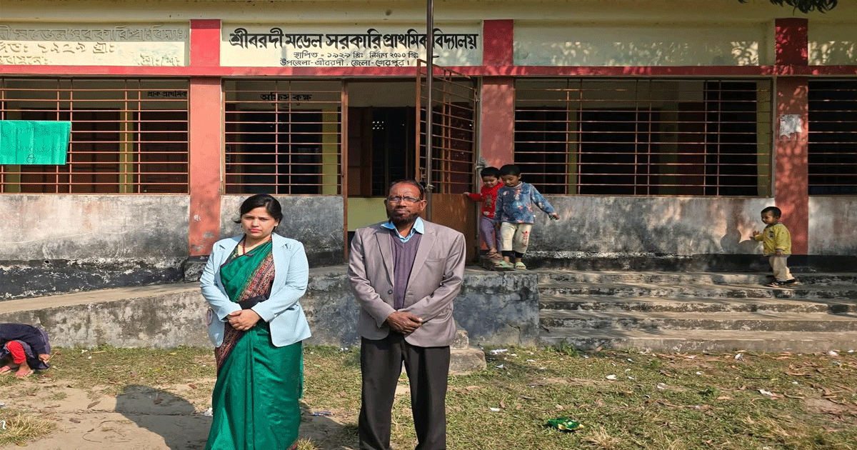 তালা ভেঙে পরীক্ষা শুরু করলেন ইউএনও 