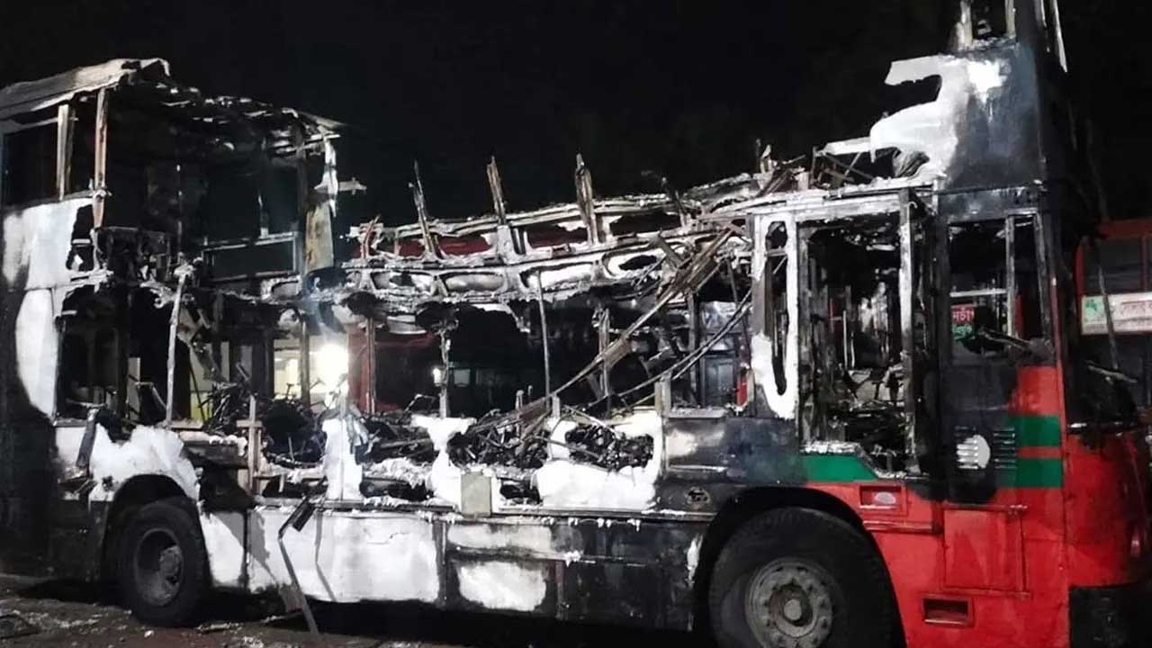 বিআরটিসির দুই বাসে আগুন