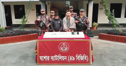 যশোরে সোনার বারসহ দুই চোরাকারবারি গ্রেপ্তার