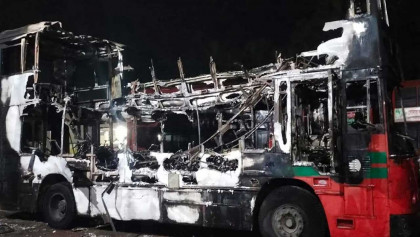 বিআরটিসির দুই বাসে আগুন