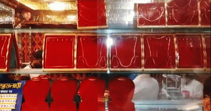 কেরাণীগঞ্জে জুম্মার নামাজের ফাঁকে স্বর্ণের দোকানে লুট