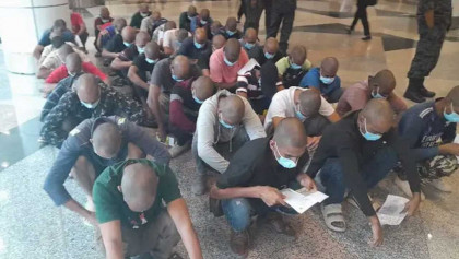 বাংলাদেশিসহ ১১২ অভিবাসীকে নিজ দেশে ফেরত পাঠালো মালয়েশিয়া