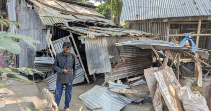 দশমিনায় বিরোধীয় সম্পত্তি দখলে কিশোর গ্যাংয়ের তাণ্ডব, আহত এক