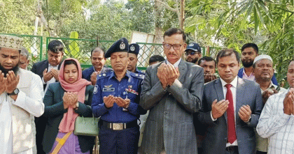শহীদ আবু সাঈদের কবর জিয়ারত করলেন পররাষ্ট্র উপদেষ্টা
