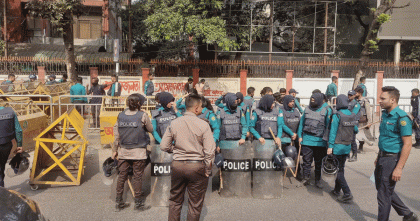 শিক্ষা ভবনের সামনে নিরাপত্তা জোরদার