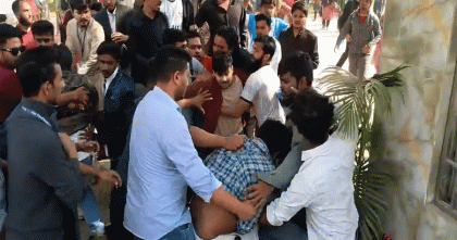 গবিতে ধর্ষণ-র‍্যাগিংকাণ্ডের উত্তপ্ত পরিস্থিতির মধ্যেই শিক্ষার্থীকে ক্যাম্পাসে মারধর