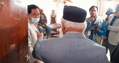 স্বাস্থ্যের ডিজির সঙ্গে তর্ক: চিকিৎসককে অব্যাহতি-শোকজ