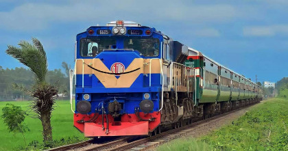 ট্রেনে টিকিটবিহীন প্রায় ২১০০ যাত্রী; জরিমানা আদায় চার লক্ষাধিক টাকা