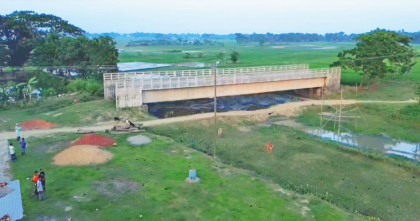 সংযোগ সড়কের অভাবে দুই বছর ধরে ব্যবহার হচ্ছেনা তিন কোটি টাকার সেতু