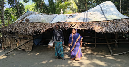 ঝড় বৃষ্টি ও শীতের সাথে লড়াই পলিথিন মোড়ানো ঘরে এক দম্পতির বেঁচে থাকার সংগ্রাম