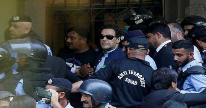 পাঞ্জাবের আইনসভায় ইমরান ও তাঁর দলকে নিষিদ্ধ করার প্রস্তাব গৃহীত