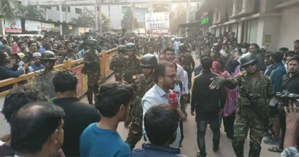 ঢামেকে হাদির সমর্থক ও উৎসুক জনতার ভিড়, সেনাবাহিনী মোতায়েন