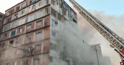 কেরানীগঞ্জে বহুতল ভবনে আগুন; নিয়ন্ত্রণে ফায়ার সার্ভিসের ১৪ ইউনিট